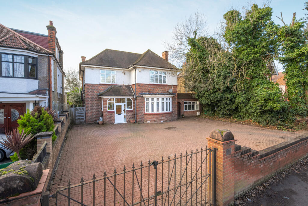 Gunnersbury Avenue, London, W5 photo 4