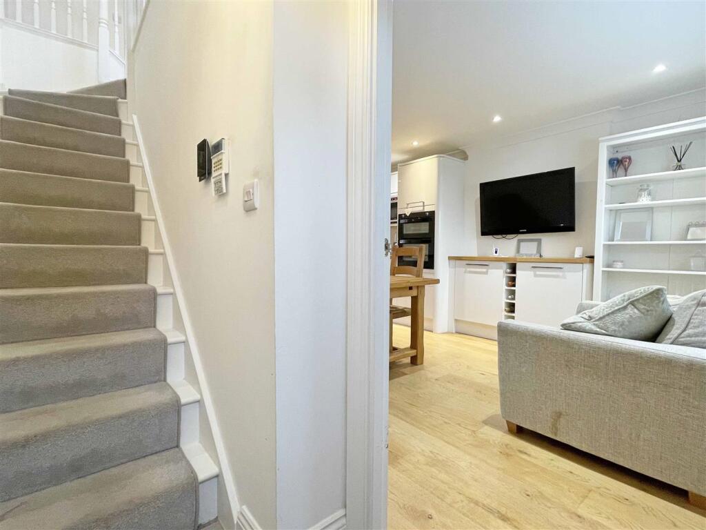 House in Chelmsford, Chancellor Park, Chelmer - View 5