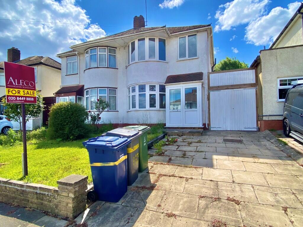Main image of property: Gallants Farm Road, East Barnet, EN4