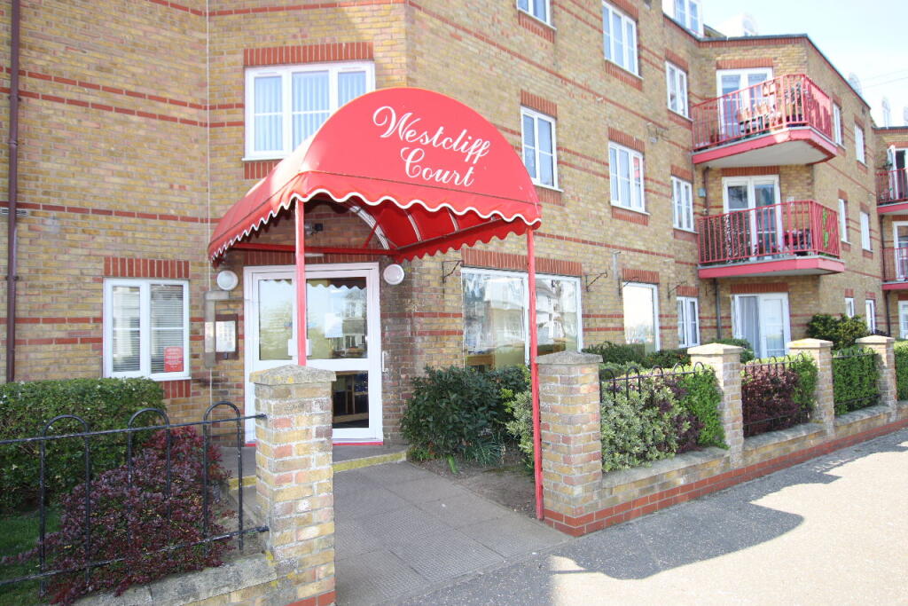 1-bed flat on Westcliff Court, Edith Road, Clacton on Sea, CO15, £65,000