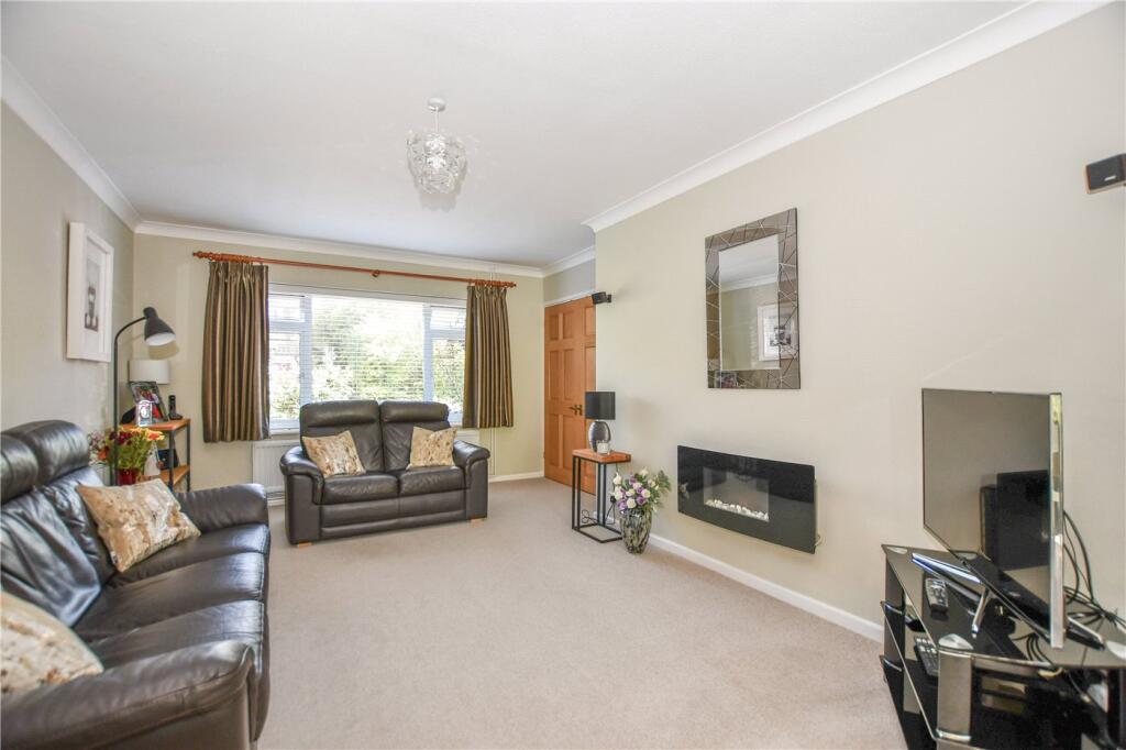 House in Wokingham, Emmbrook - More