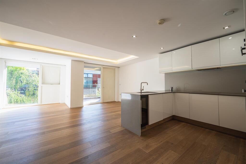 Main image of property: Farm Lane, London