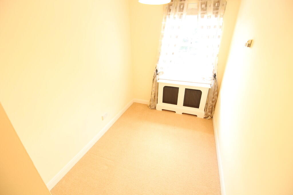 Apartment in Guildford, Surrey - More