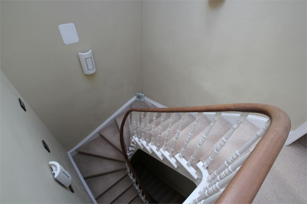 2 bedroom maisonette for rent