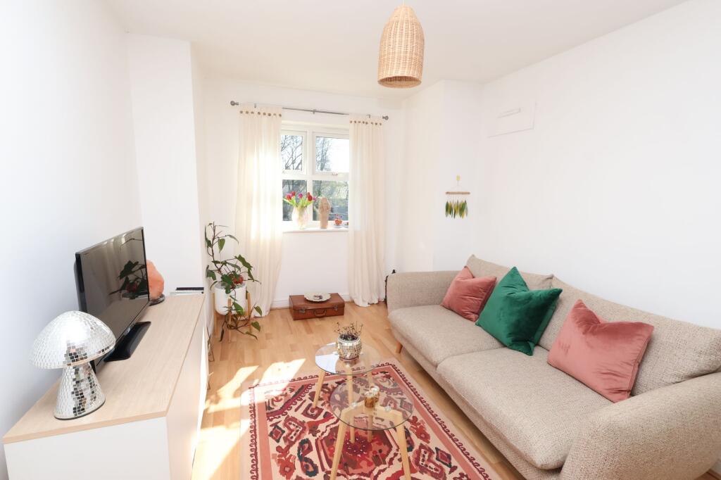 Apartment in Trafford, Greater Manchester - View 3