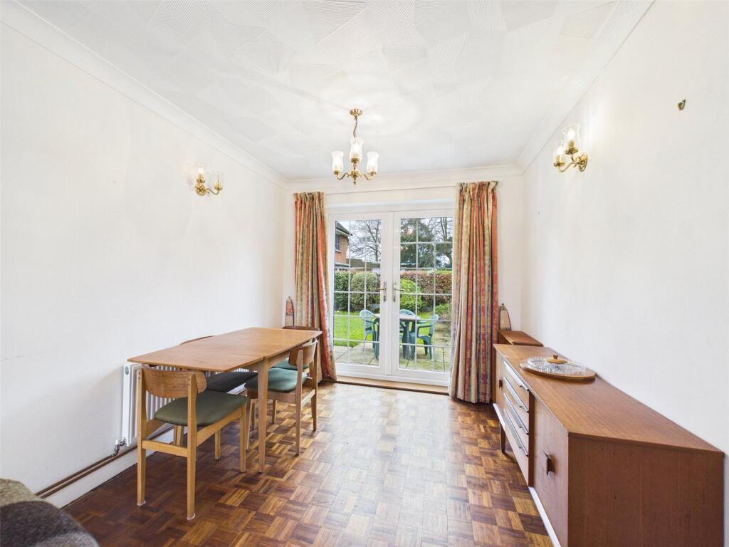 9, Burtoncroft, Burton, Christchurch, Dorset, BH23 photo 3
