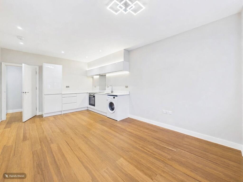 Apartment in Hemel Hempstead - View 3