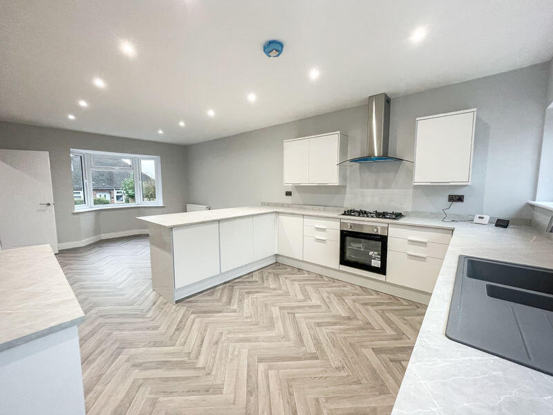 Peewit Hill, Bursledon, SO31 photo 2