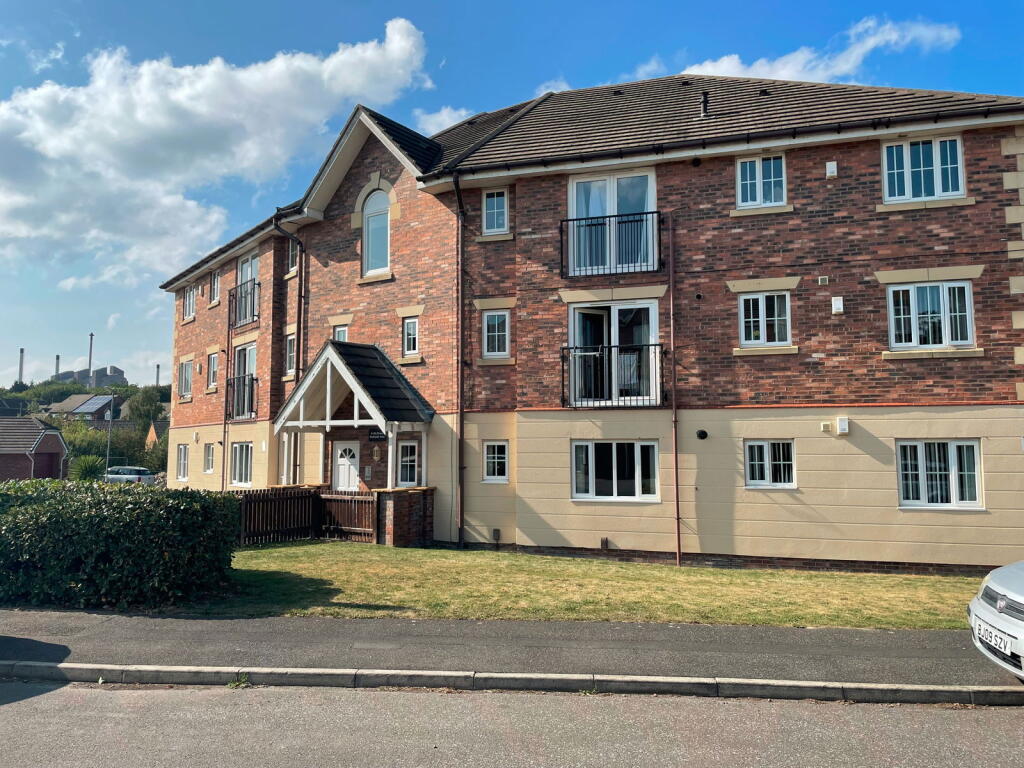 2-bed flat on Parkland View, Lundwood, Barnsley, £89,950