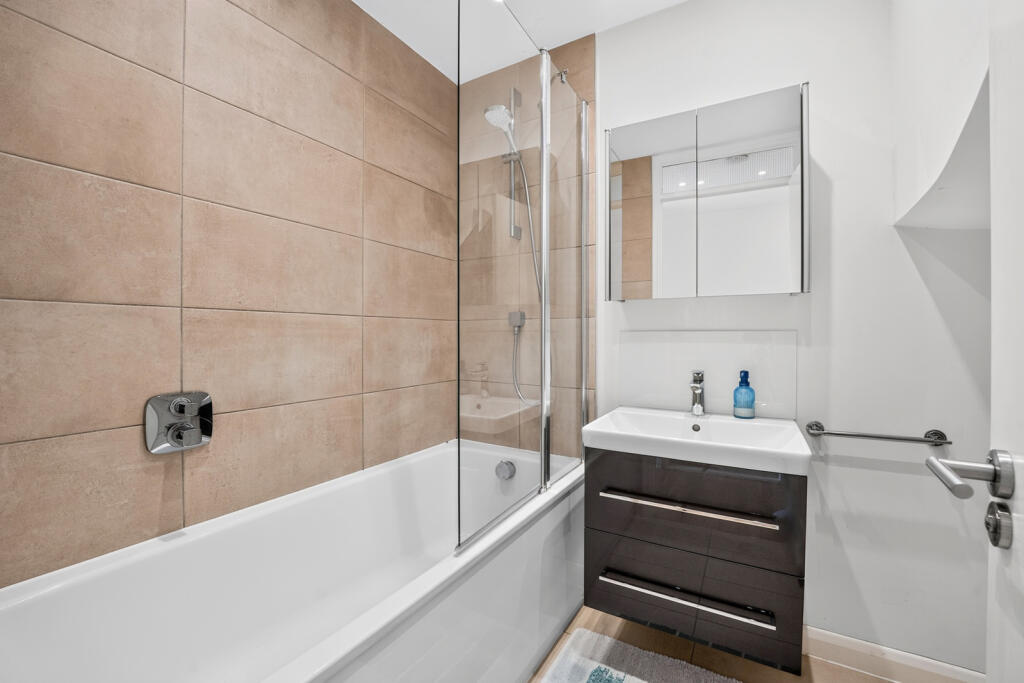 House in London - View 5