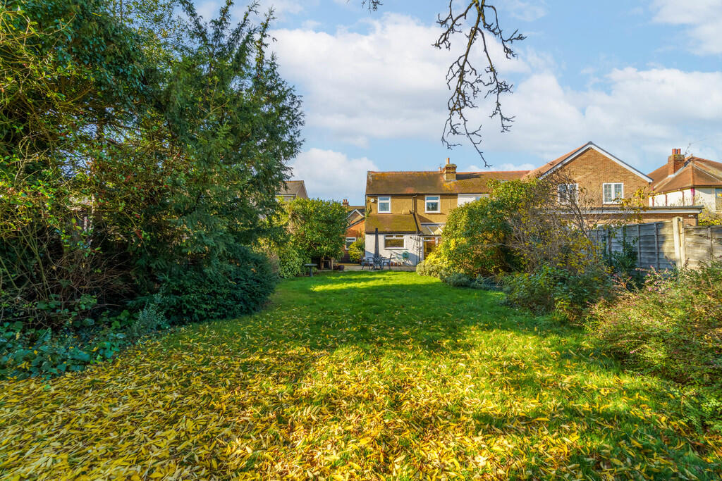 Parkland Grove, Ashford photo 3