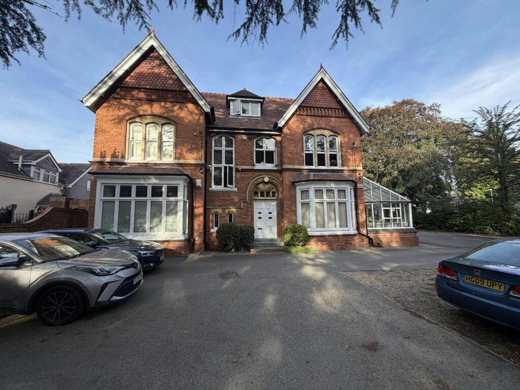 1 Manor Road - main entrance.jpg