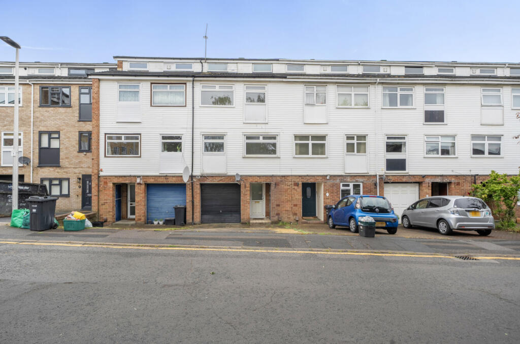 Ford End, Woodford Green photo 4