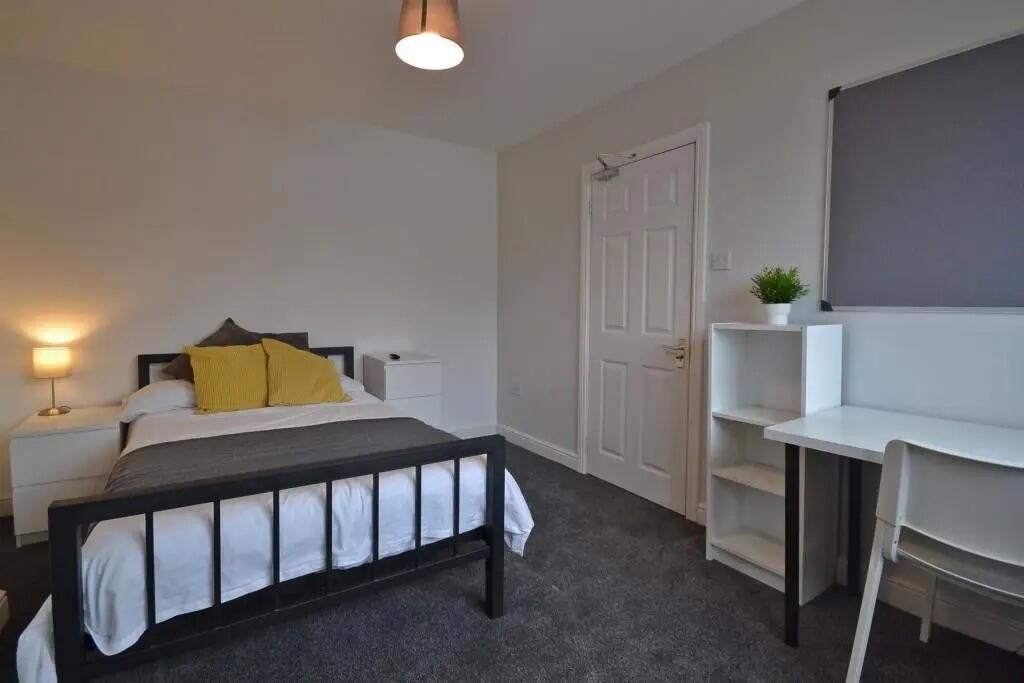 House in Nottingham - View 5