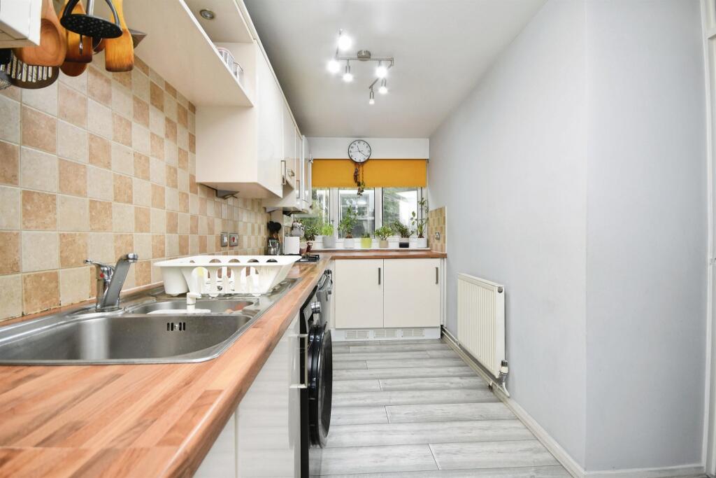 Apartment in Brentwood, Essex - View 5