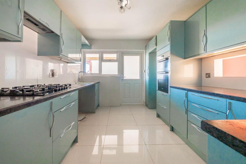 House in Rochford, Rayleigh - View 2