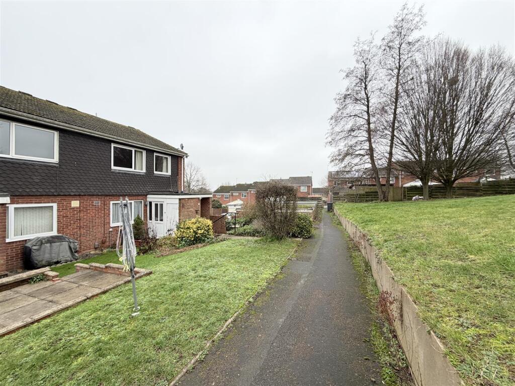 Crane Close, Woodloes Park, Warwick photo 4