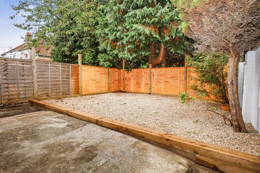 Apartment in Bournemouth, Winton - View 2