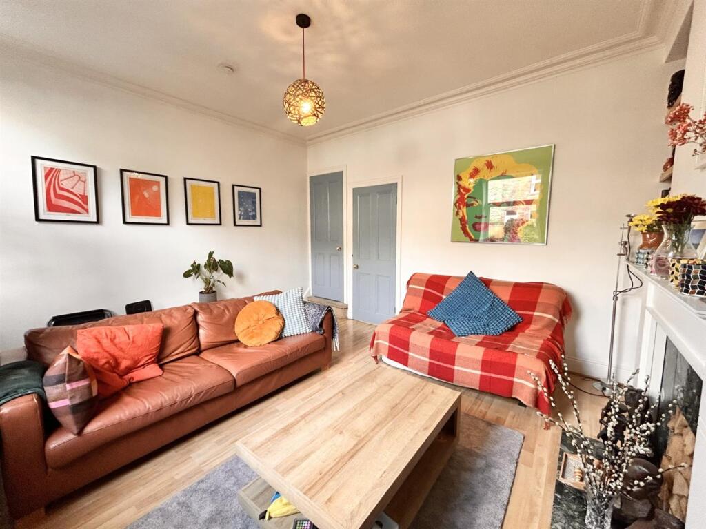 House in Calderdale, Heath, Savile Park - More