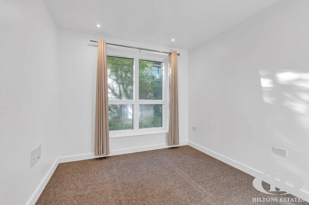 Apartment in Southall - More