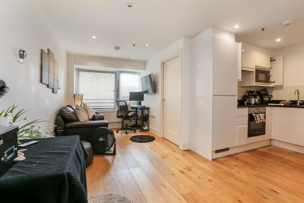 Main image of property: High Street, Croydon