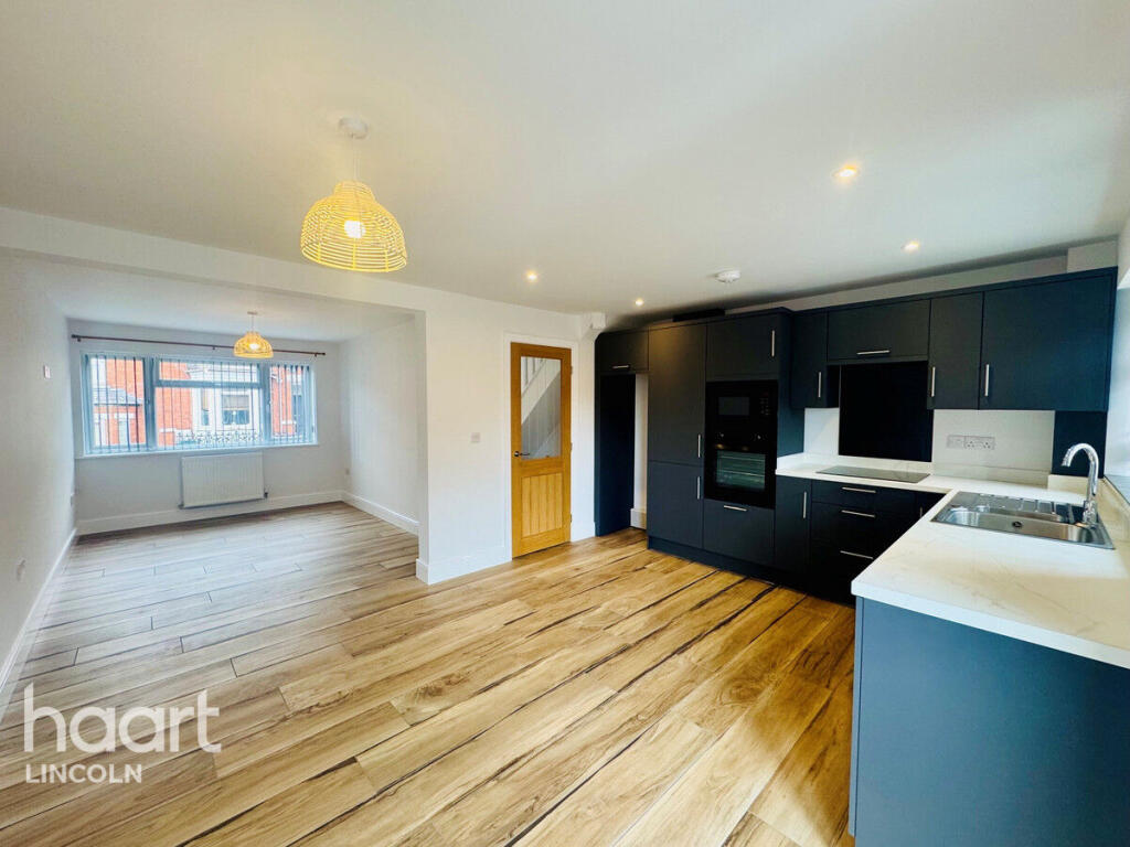 House in Lincoln - View 3