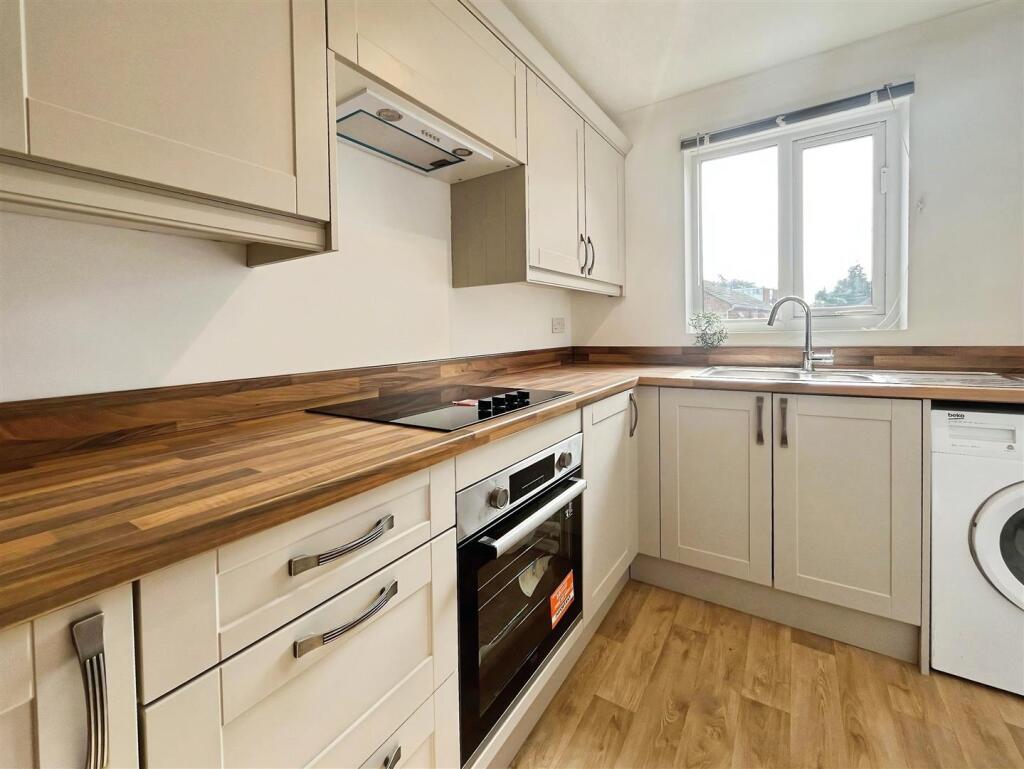 Apartment in Aldershot, Cargate, North Town - View 3