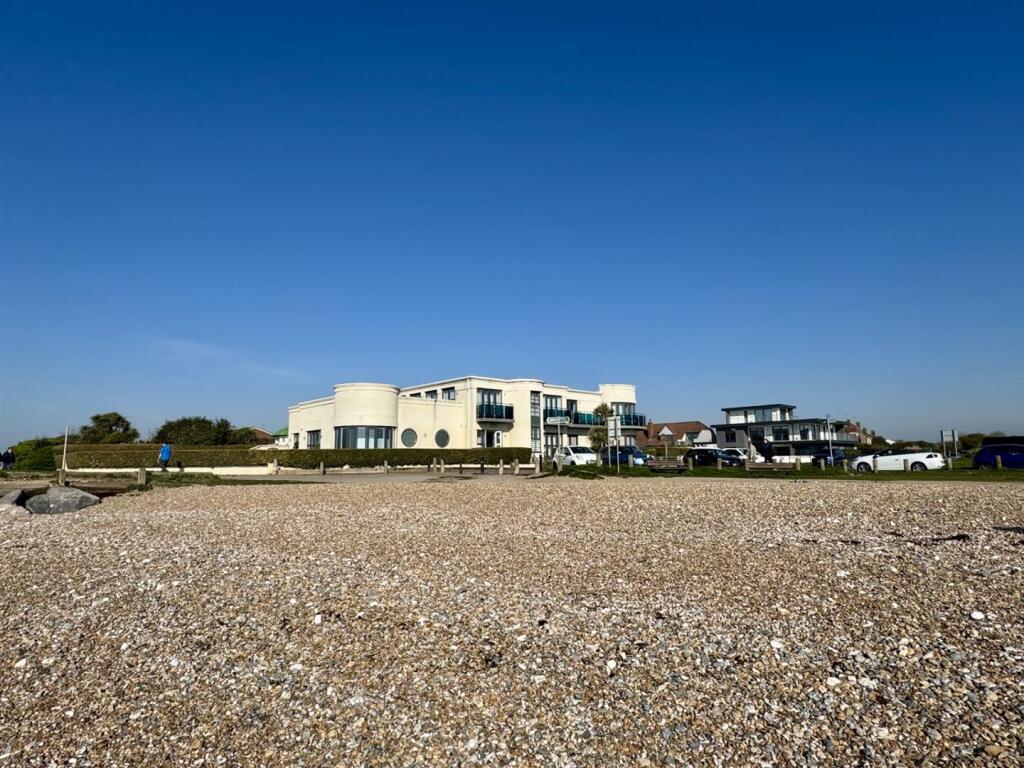 Bluewaters, Sea Drive, South Ferring photo 4