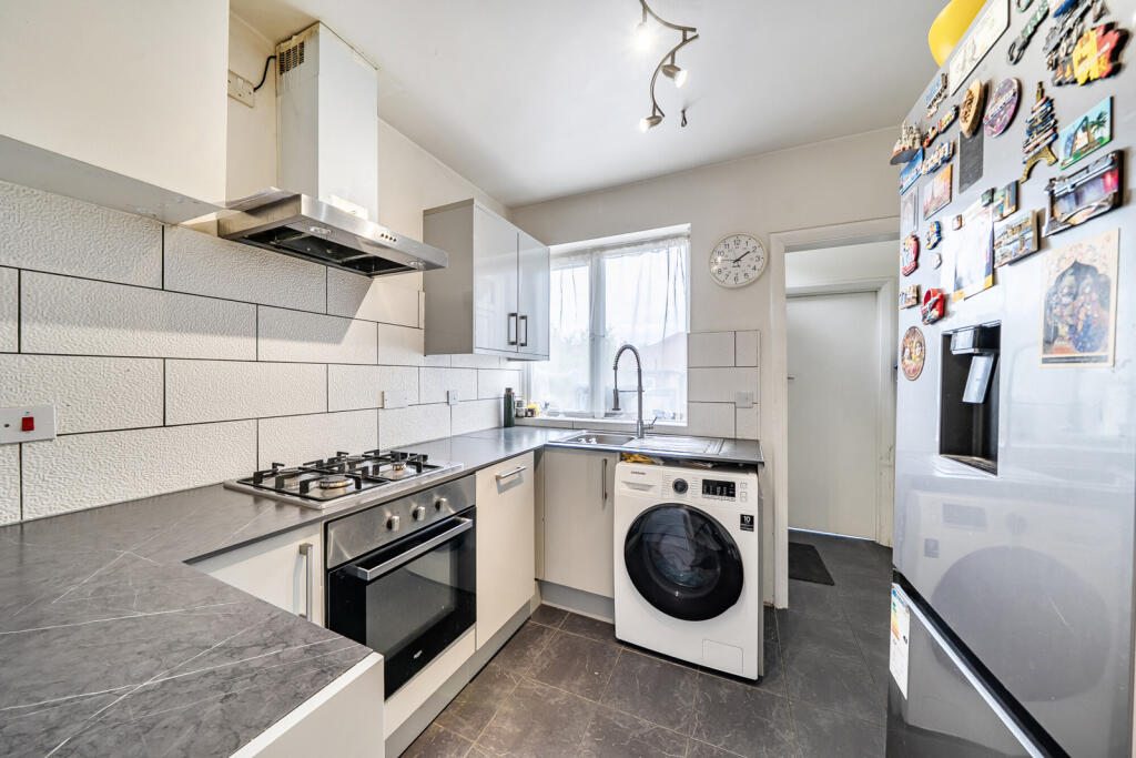 Apartment in Southall - View 4