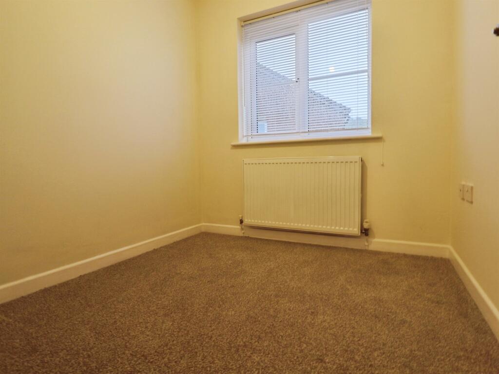 House in Porth, Tonyrefail - More