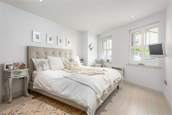 Radnor Road, Weybridge, KT13 photo 3