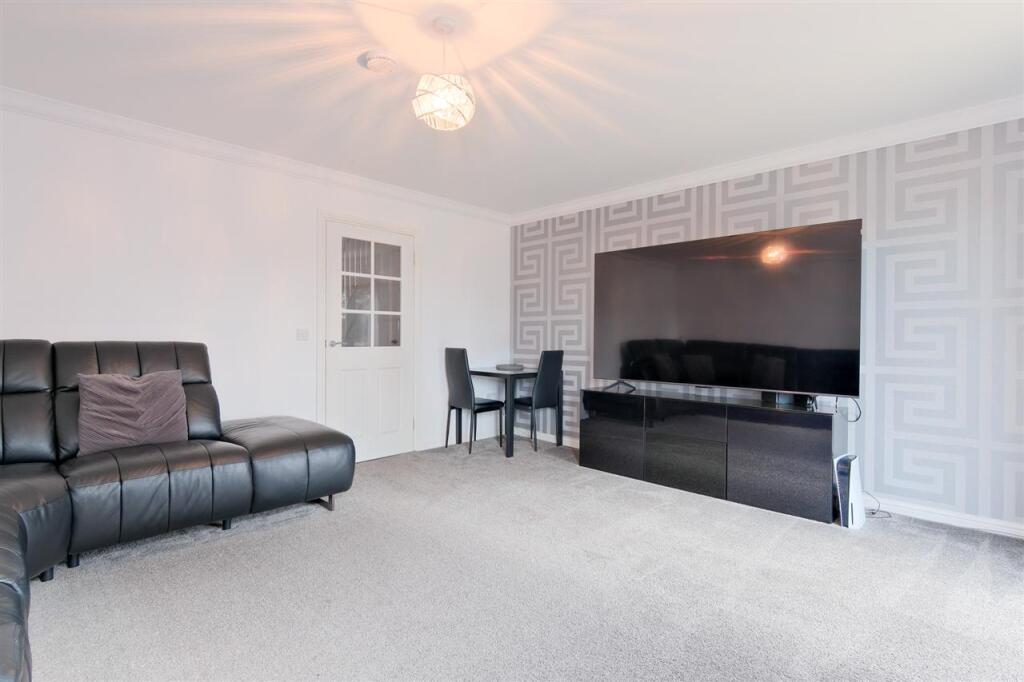 House in Motherwell, South Lanarkshire - More