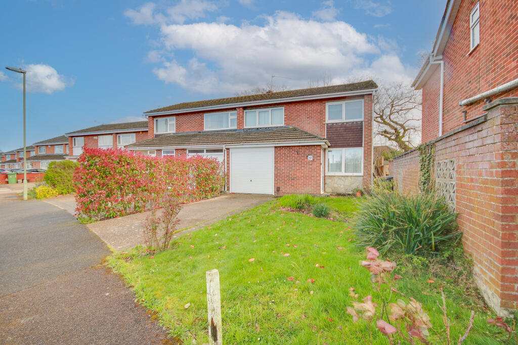 Main image of property: HEDGE END! CHAIN FREE! POTENTIAL TO IMPROVE!