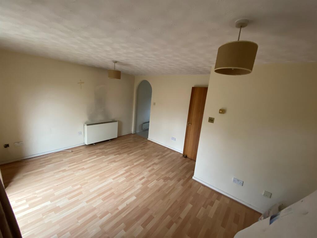 Apartment in Northampton - View 5