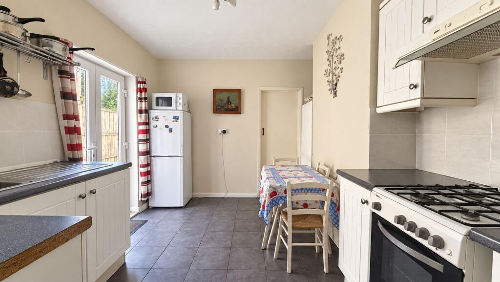 Apartment in Southend-on-Sea - View 4