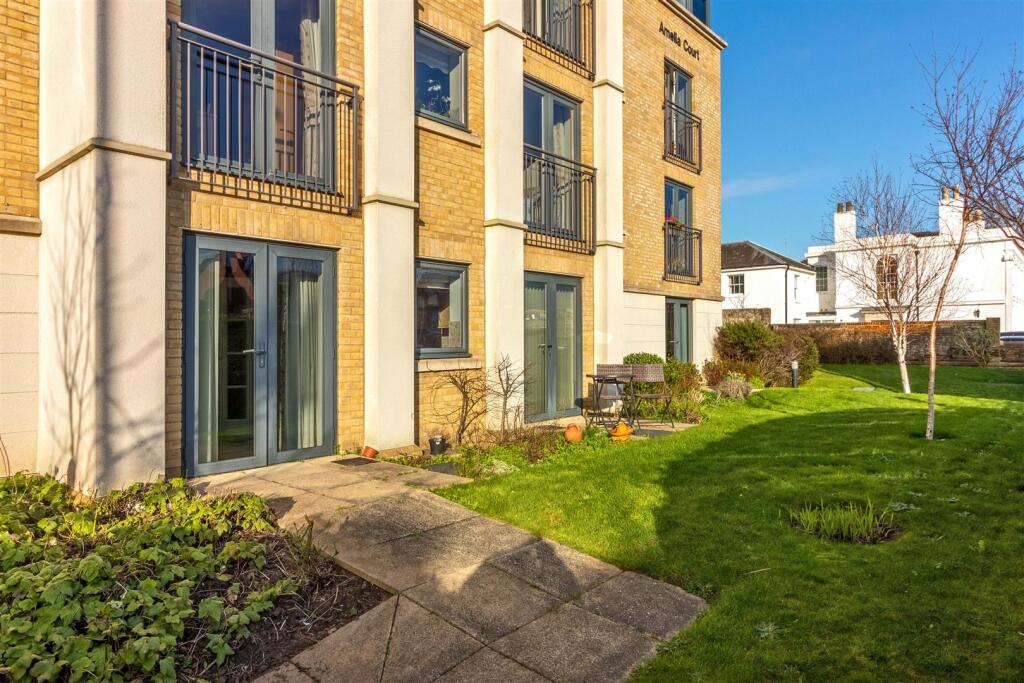 1-bed house on Amelia Court, Union Place, Worthing, £130,000