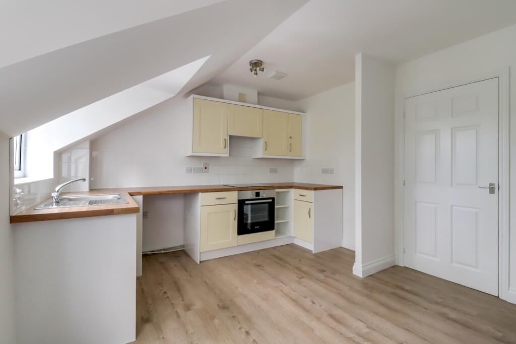 15 School Meadow, Guildford - View 2