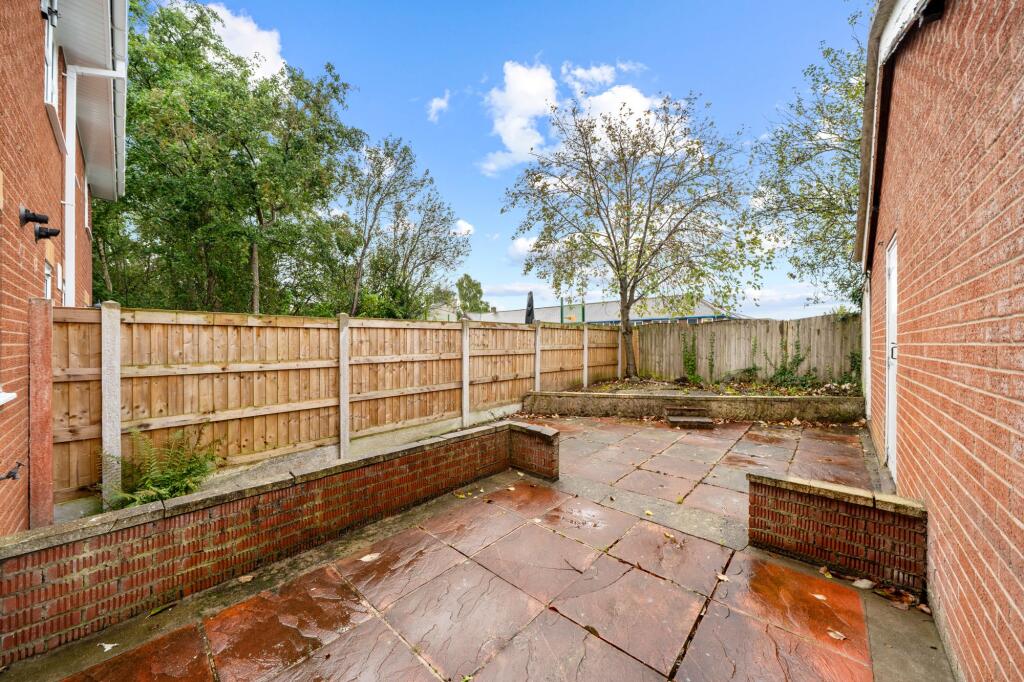 House in St Helens, Wargrave - View 4