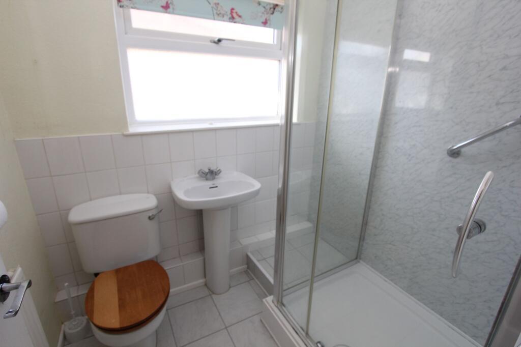 House in St Athan, Higher End, St. Athan - More