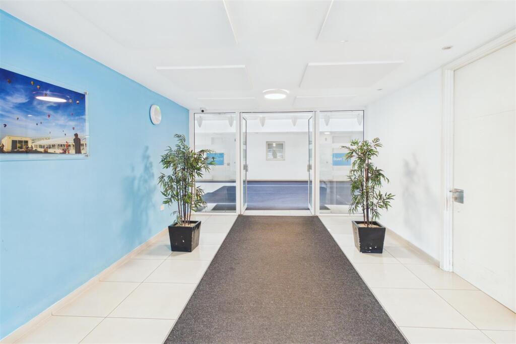 Apartment in Bristol, Bedminster - More