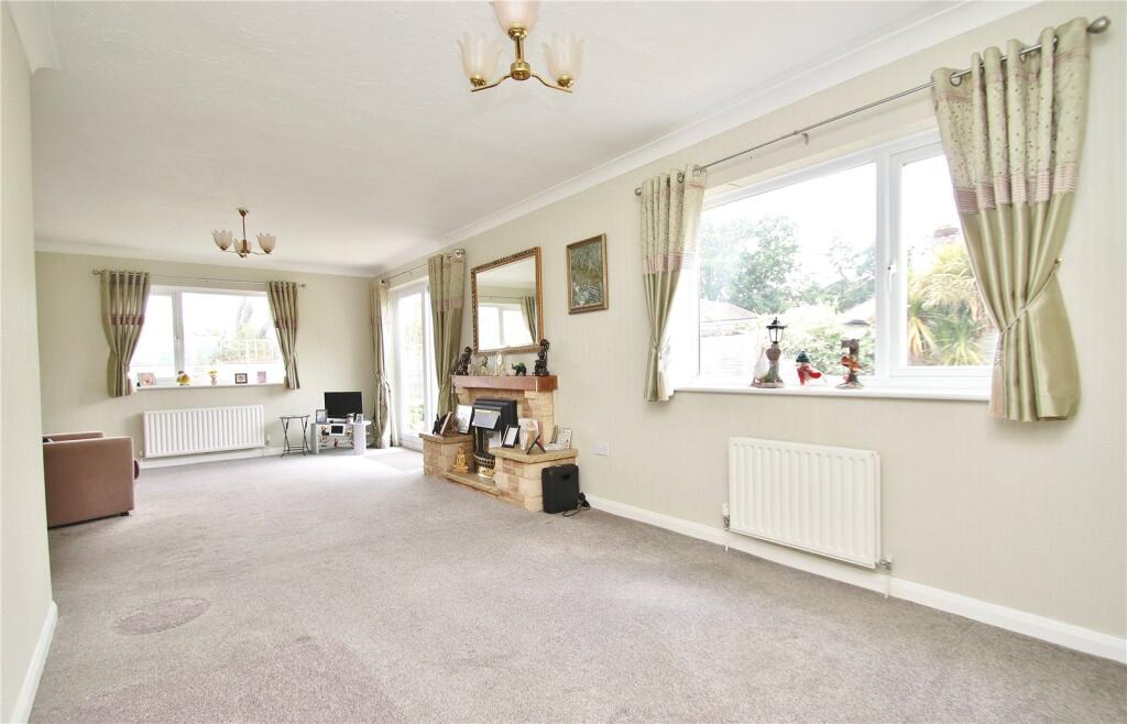Nightingale Close, Verwood, Dorset, BH31 photo 4