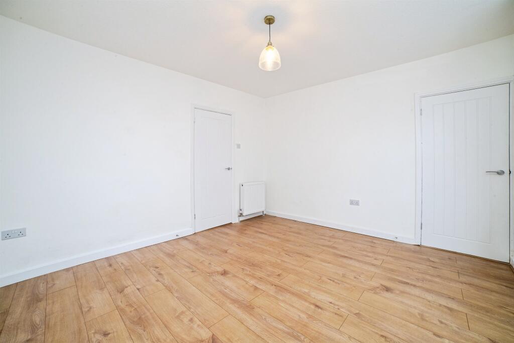 House in Broxtowe, Eastwood - View 5