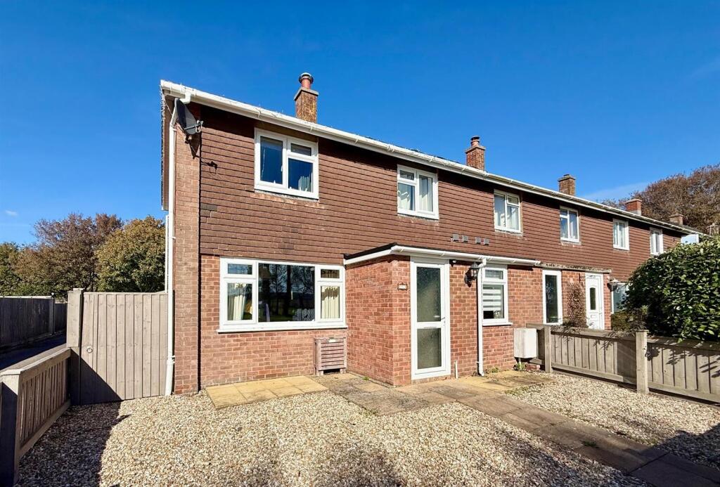 3-bed terraced on Chivenor, £279,950