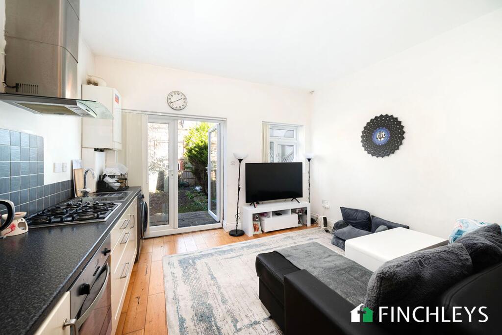 Apartment in London, West Finchley - More