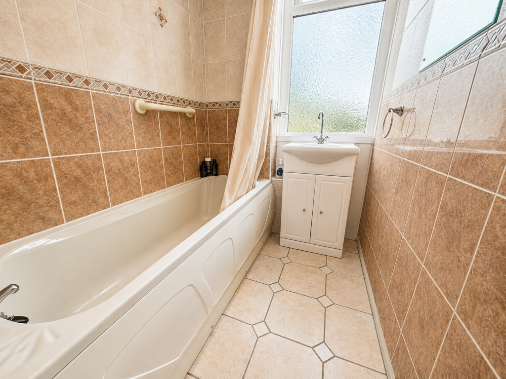 Apartment in Teignbridge, Dawlish - More