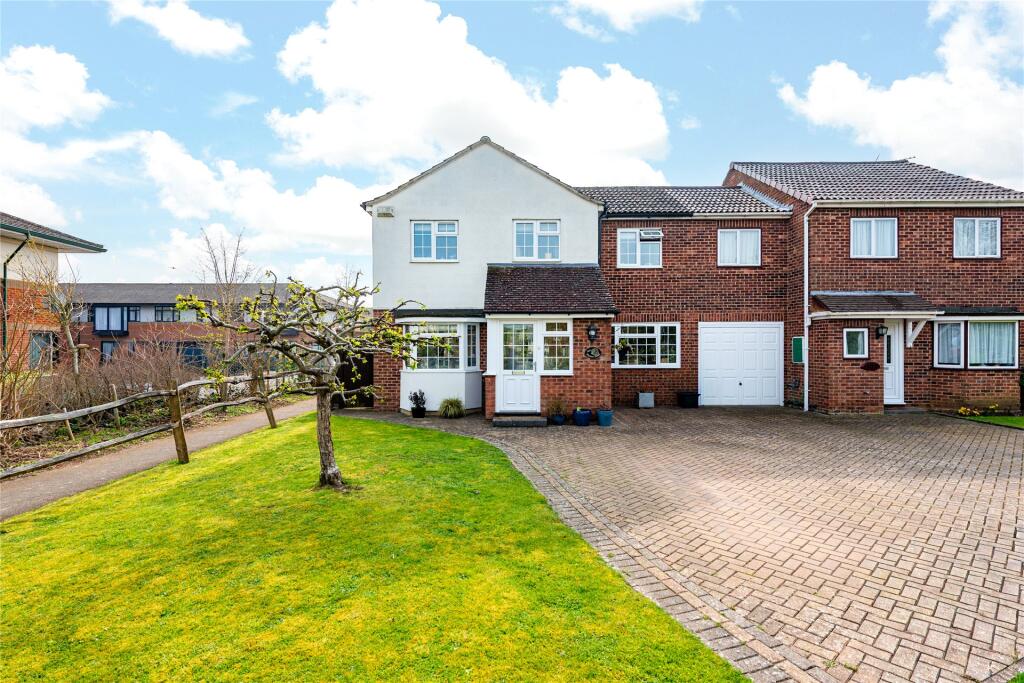 Main image of property: Thame Road, Haddenham, Aylesbury, Buckinghamshire, HP17