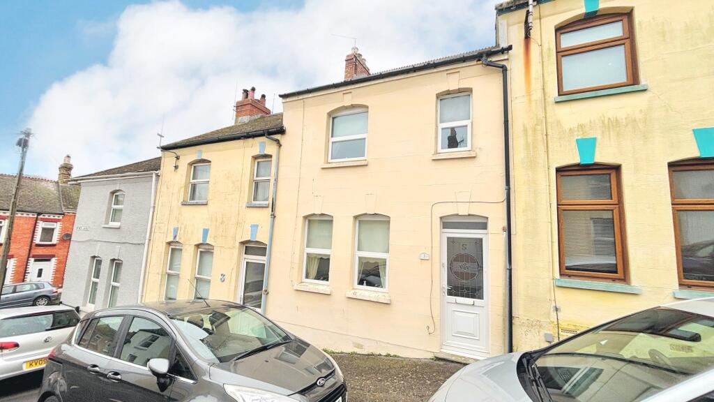 3-bed terraced on Brymers Avenue, £200,000