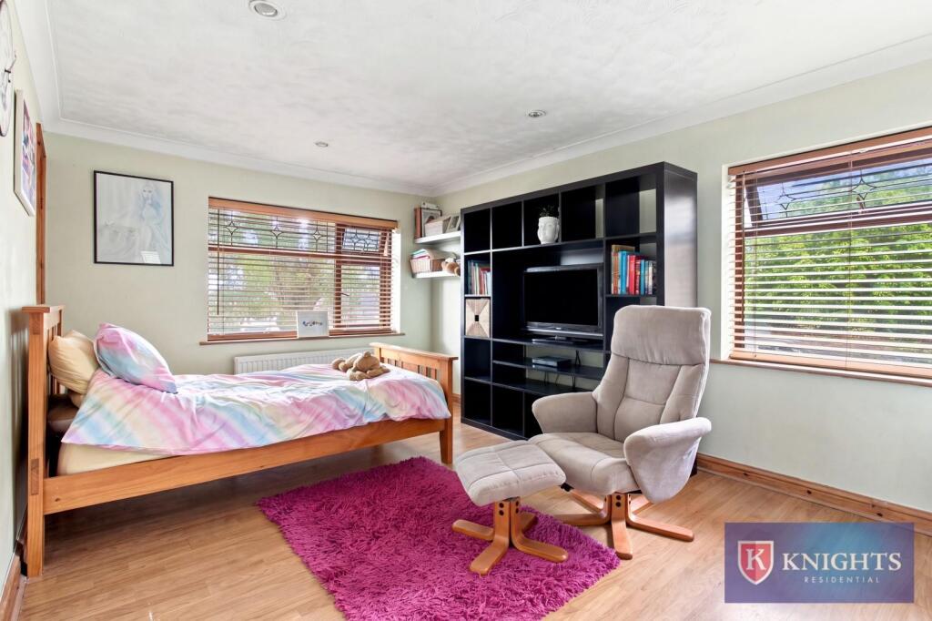 Apartment in Broxbourne, Churchgate - More