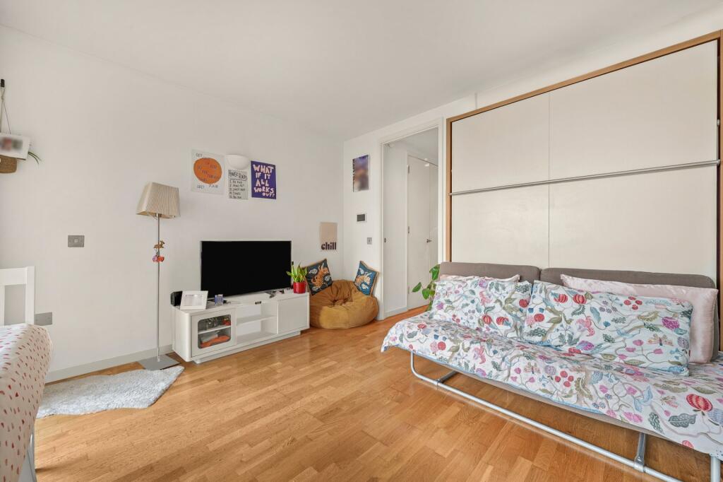 Apartment in London, Blackwall - View 3