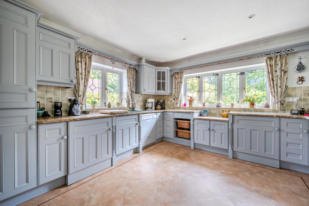 House in Guildford - View 4
